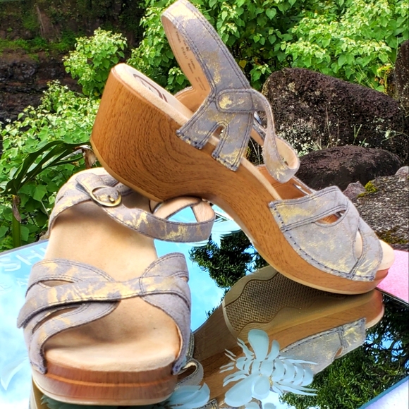 Dansko Shoes - Leather Dansko clog sandals, beige and gold size 40